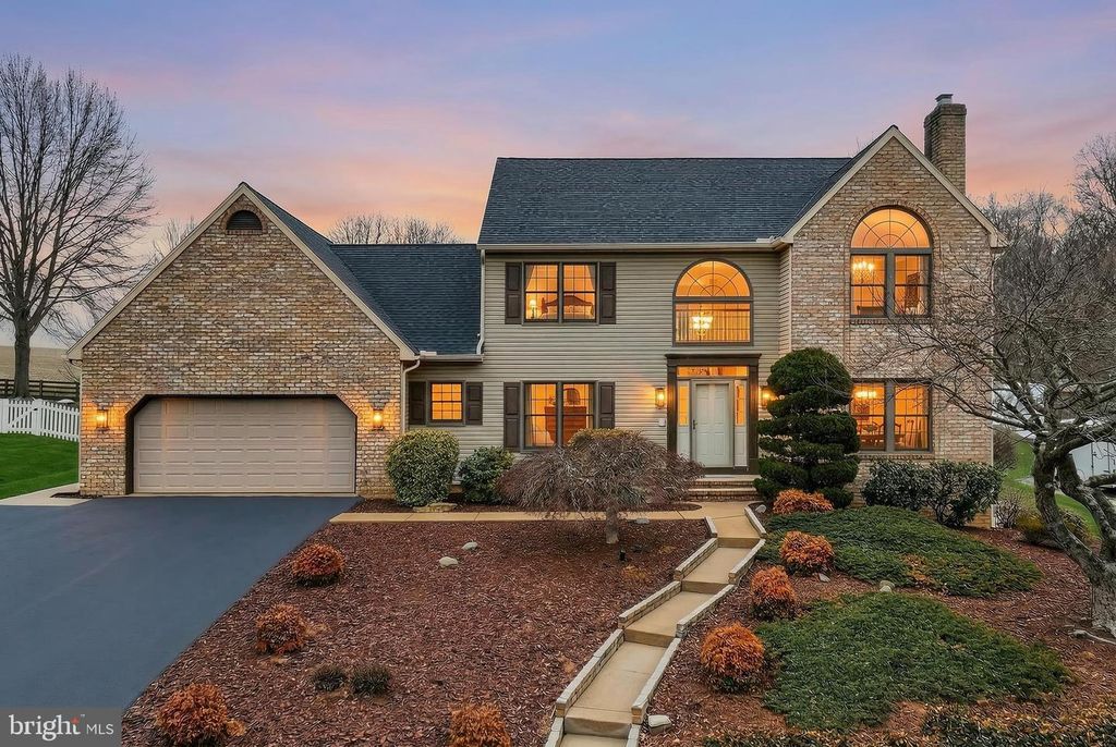 15 MEADOW ST, New Freedom, PA 17349