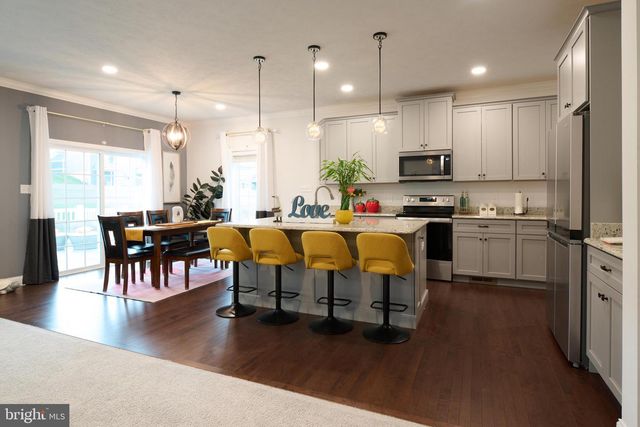 172 SUSSEX DR, State College, PA 16801