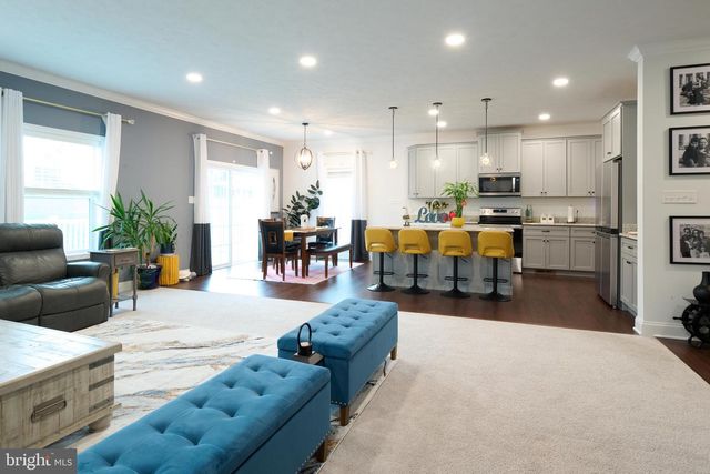 172 SUSSEX DR, State College, PA 16801