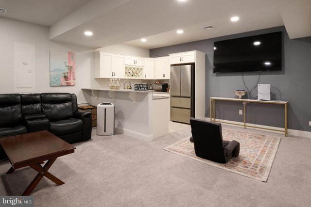 172 SUSSEX DR, State College, PA 16801