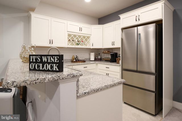 172 SUSSEX DR, State College, PA 16801