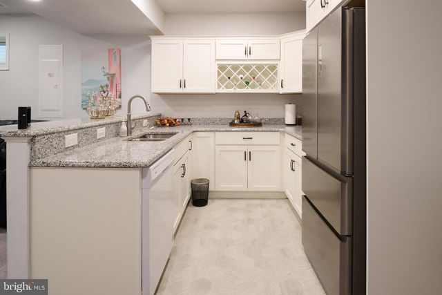 172 SUSSEX DR, State College, PA 16801