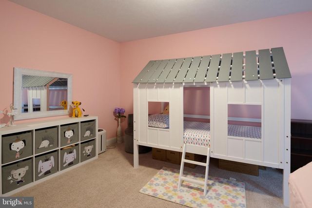 172 SUSSEX DR, State College, PA 16801