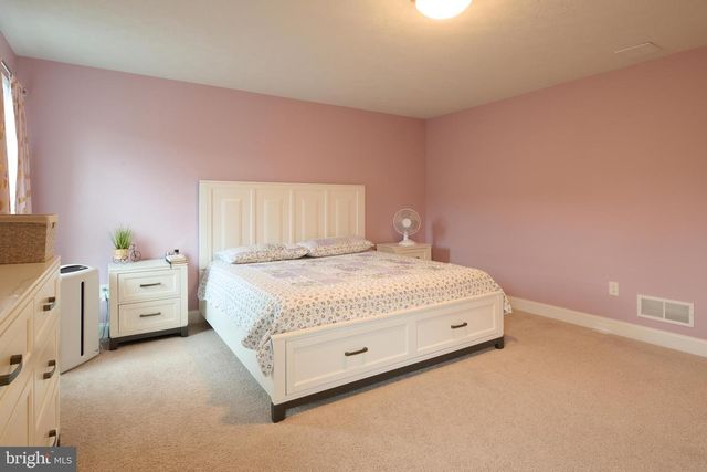 172 SUSSEX DR, State College, PA 16801