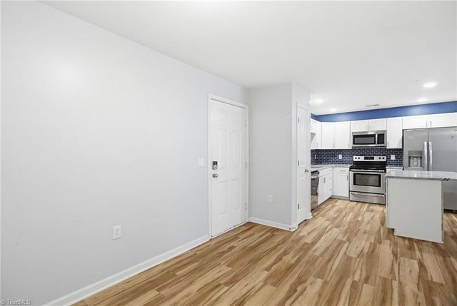 7100 W Friendly Avenue 205, Greensboro, NC 27410