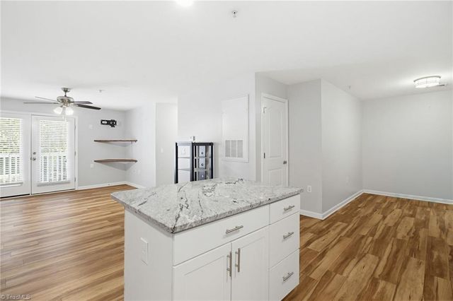 7100 W Friendly Avenue 205, Greensboro, NC 27410