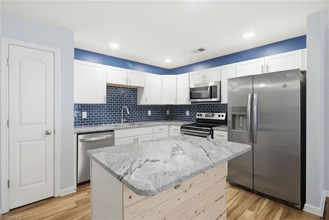 7100 W Friendly Avenue 205, Greensboro, NC 27410