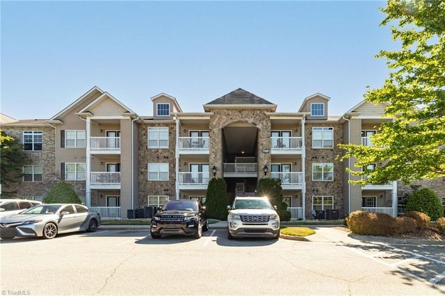 7100 W Friendly Avenue 205, Greensboro, NC 27410