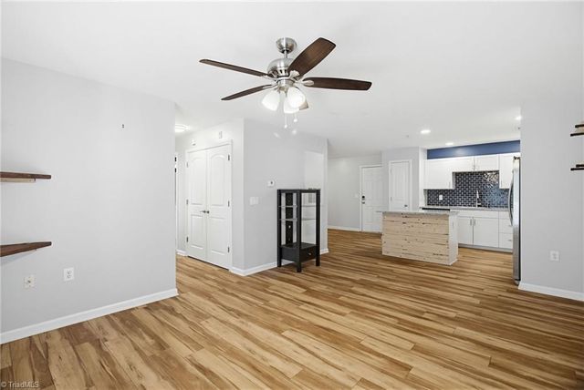 7100 W Friendly Avenue 205, Greensboro, NC 27410