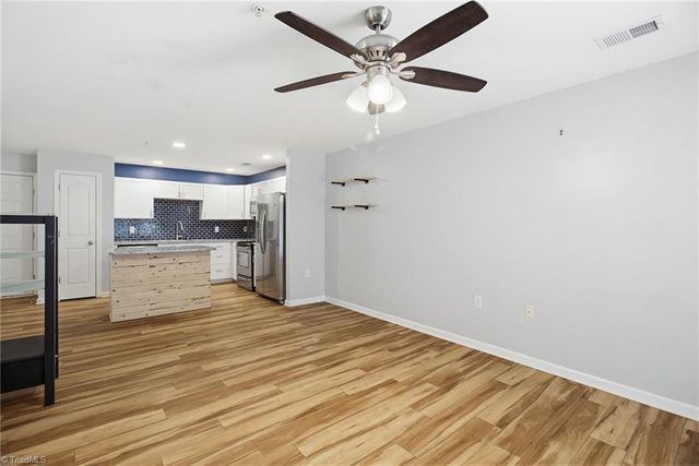 7100 W Friendly Avenue 205, Greensboro, NC 27410