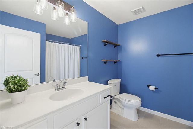 7100 W Friendly Avenue 205, Greensboro, NC 27410