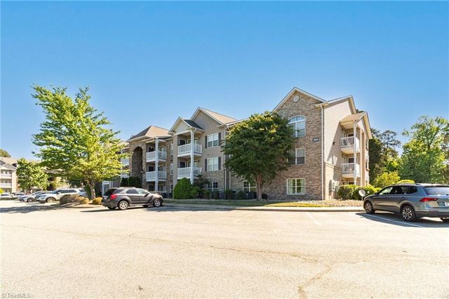 7100 W Friendly Avenue 205, Greensboro, NC 27410