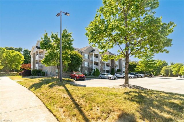 7100 W Friendly Avenue 205, Greensboro, NC 27410