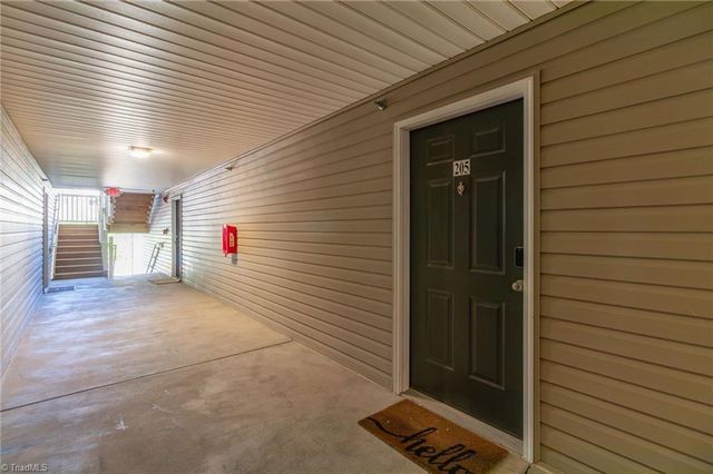 7100 W Friendly Avenue 205, Greensboro, NC 27410