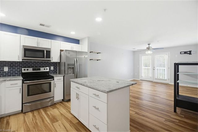 7100 W Friendly Avenue 205, Greensboro, NC 27410
