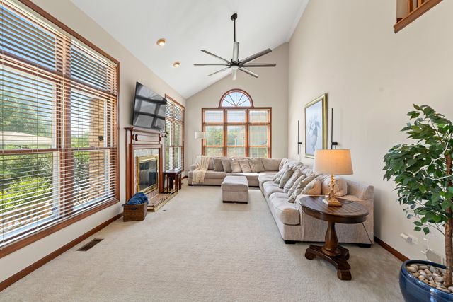 707 Republic Court, Schaumburg, IL 60193