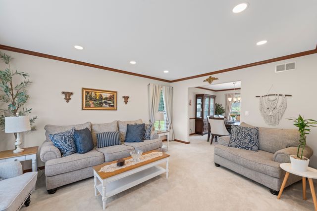 707 Republic Court, Schaumburg, IL 60193