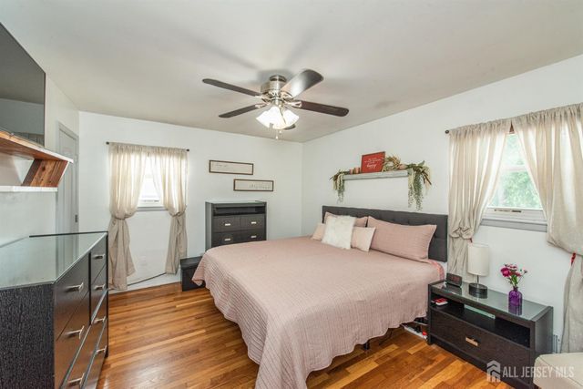 64 pinho Avenue, Carteret, NJ 07008