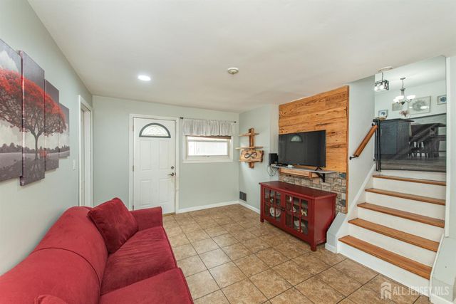 64 pinho Avenue, Carteret, NJ 07008