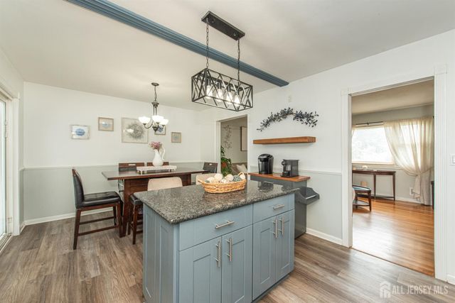 64 pinho Avenue, Carteret, NJ 07008