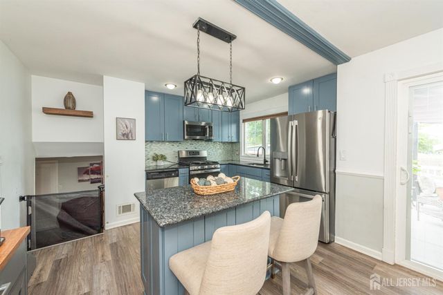 64 pinho Avenue, Carteret, NJ 07008