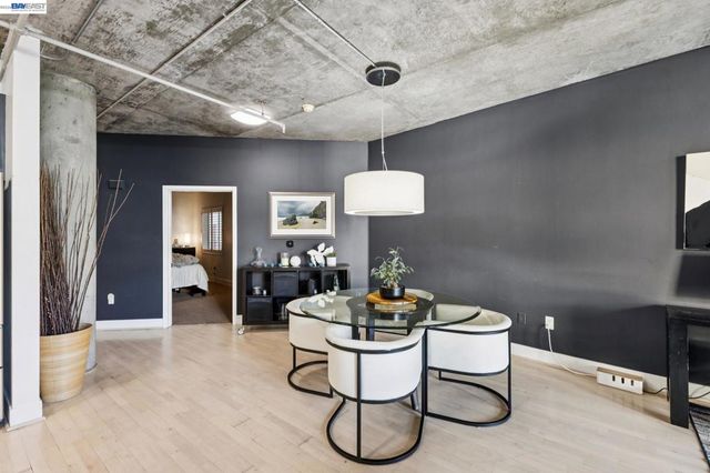 311 Oak St 720, Oakland, CA 94607