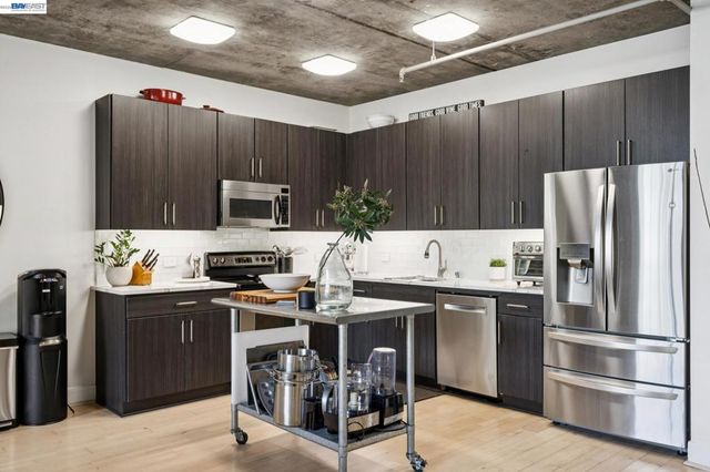 311 Oak St 720, Oakland, CA 94607