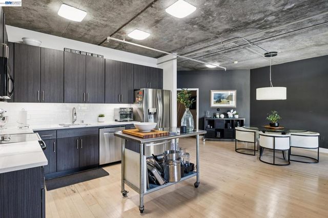 311 Oak St 720, Oakland, CA 94607