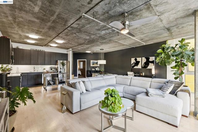 311 Oak St 720, Oakland, CA 94607
