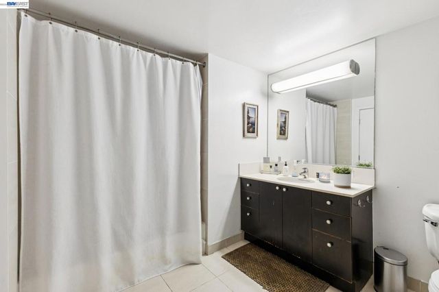 311 Oak St 720, Oakland, CA 94607