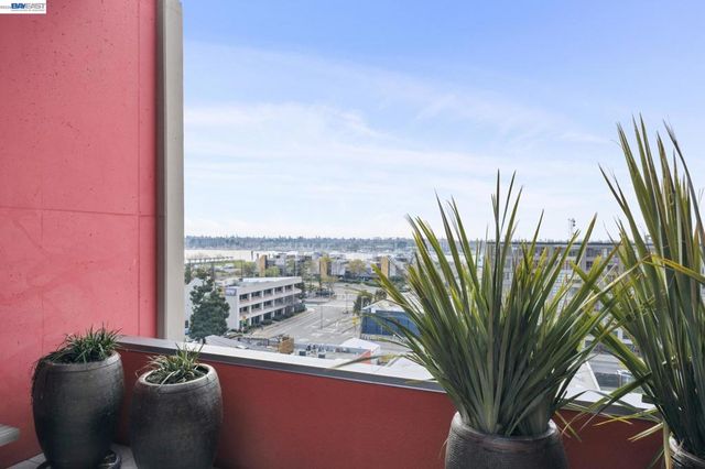 311 Oak St 720, Oakland, CA 94607