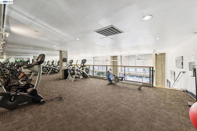 311 Oak St 720, Oakland, CA 94607