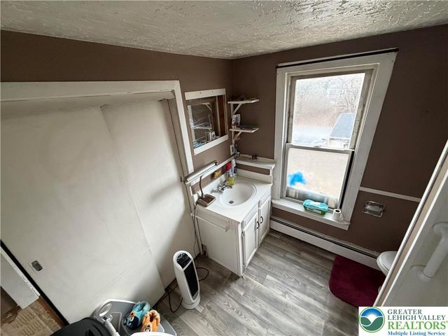 1372 Main Street, Northampton Boro, PA 18067