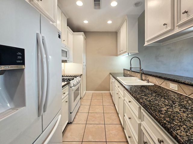 3100 75th Street 11, Galveston, TX 77551