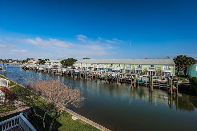 5052 STARFISH DRIVE SE D, St Petersburg, FL 33705