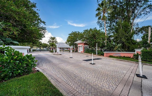 5052 STARFISH DRIVE SE D, St Petersburg, FL 33705