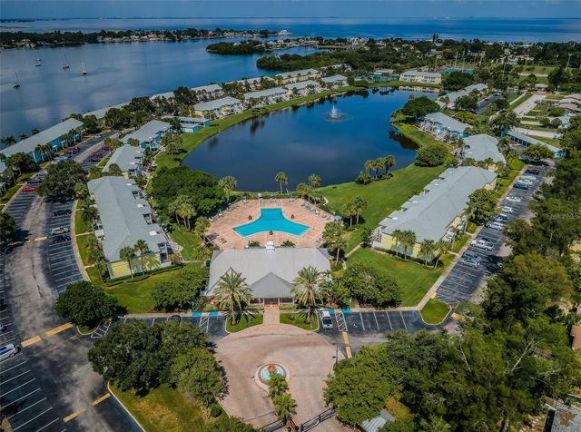 5052 STARFISH DRIVE SE D, St Petersburg, FL 33705