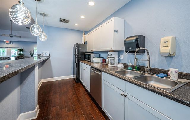 5052 STARFISH DRIVE SE D, St Petersburg, FL 33705