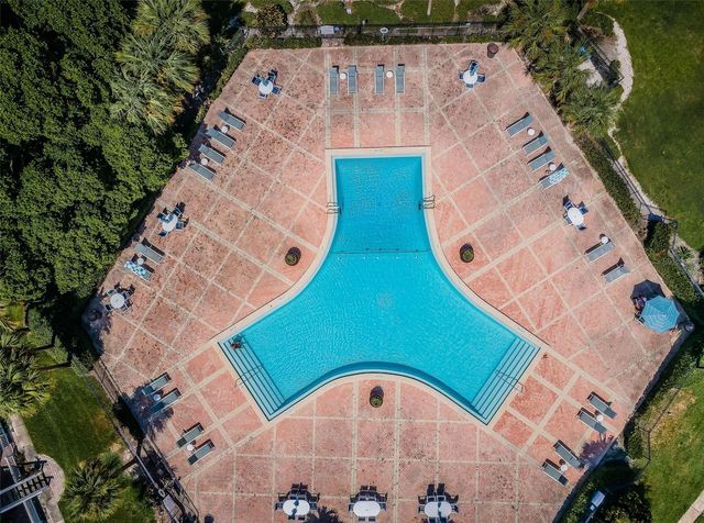 5052 STARFISH DRIVE SE D, St Petersburg, FL 33705