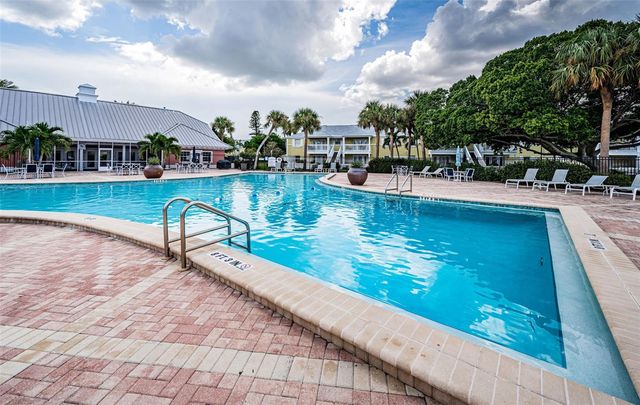 5052 STARFISH DRIVE SE D, St Petersburg, FL 33705