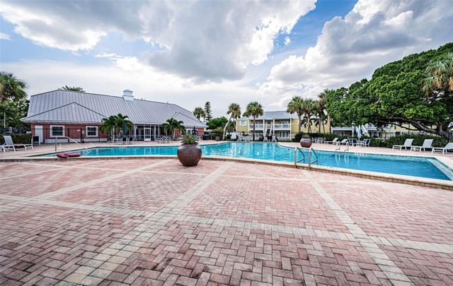 5052 STARFISH DRIVE SE D, St Petersburg, FL 33705