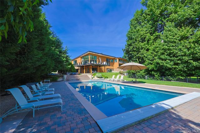 21 Lake Road, Great Neck, NY 11020