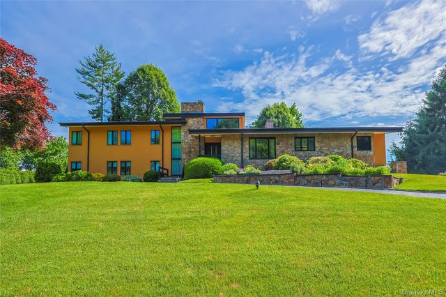 21 Lake Road, Great Neck, NY 11020