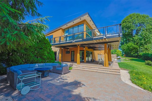 21 Lake Road, Great Neck, NY 11020
