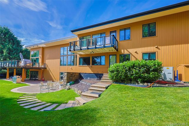 21 Lake Road, Great Neck, NY 11020