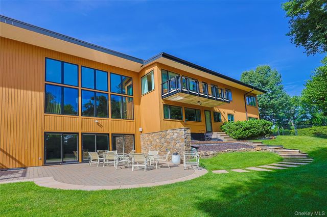 21 Lake Road, Great Neck, NY 11020