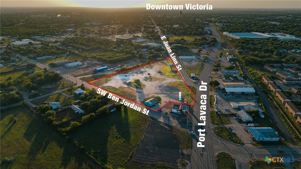 2408 Ben Jordan Street, Victoria, TX 77901