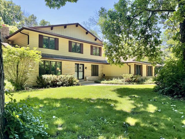 12785 W Bobwood ROAD, New Berlin, WI 53151