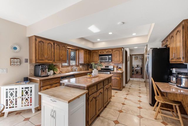 12785 W Bobwood ROAD, New Berlin, WI 53151