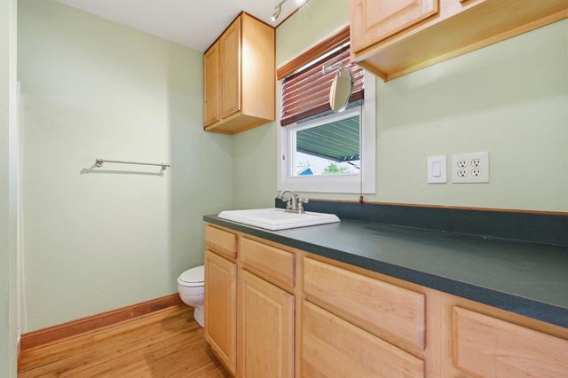 2020 Lake Dr, Stockton, CA 95204